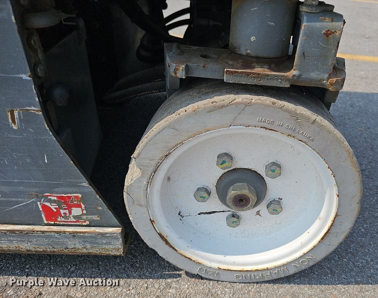 image for item DP1033 2014 Skyjack  SJIII 3219 scissor lift