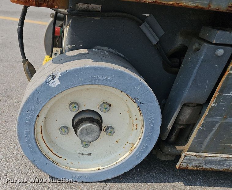 image for item DP1033 2014 Skyjack  SJIII 3219 scissor lift