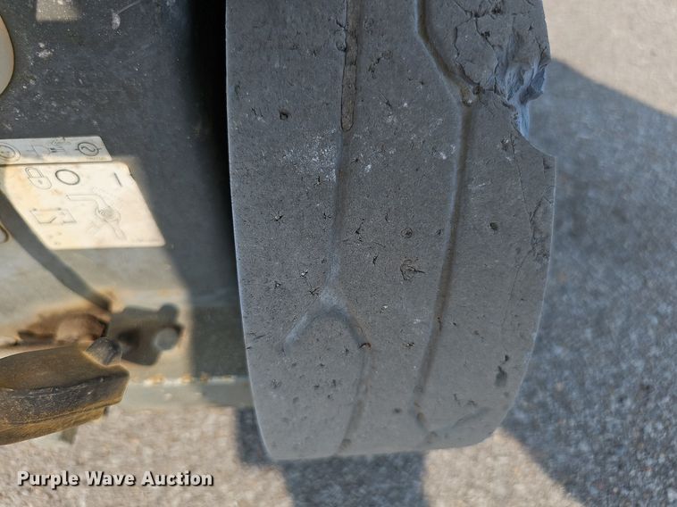 image for item DP1033 2014 Skyjack  SJIII 3219 scissor lift