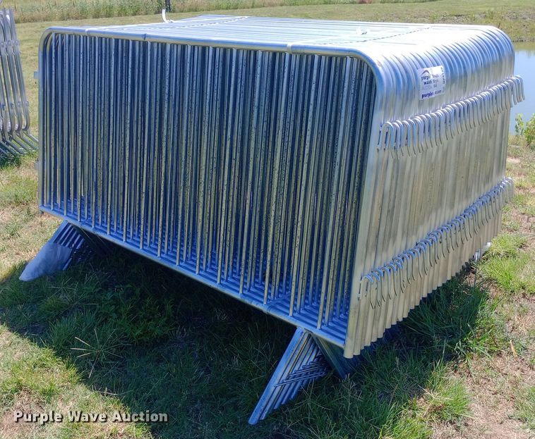 image for item DP1189 Approximately 35 fence panels