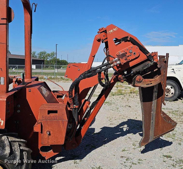 image for item DP6471 2001 DItch Witch 8020T cable plow