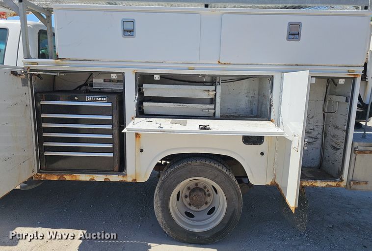 image for item DP6481 2004 Ford F550 Super Duty XL bucket truck