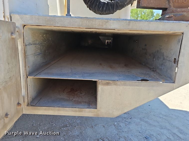 image for item DP6481 2004 Ford F550 Super Duty XL bucket truck