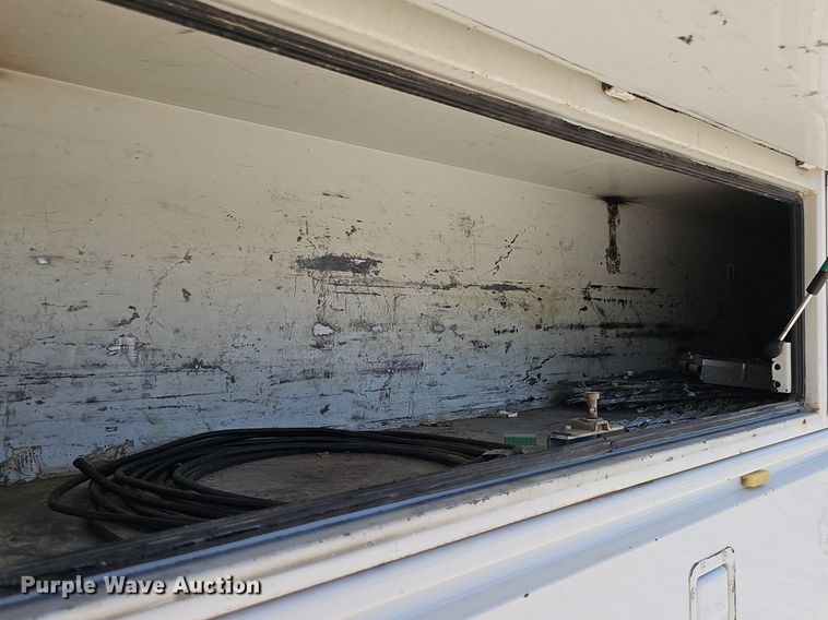 image for item DP6481 2004 Ford F550 Super Duty XL bucket truck