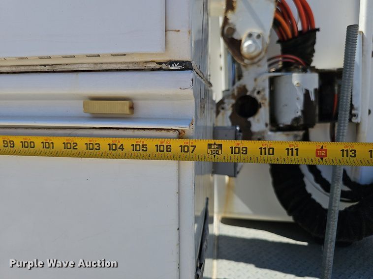 image for item DP6481 2004 Ford F550 Super Duty XL bucket truck