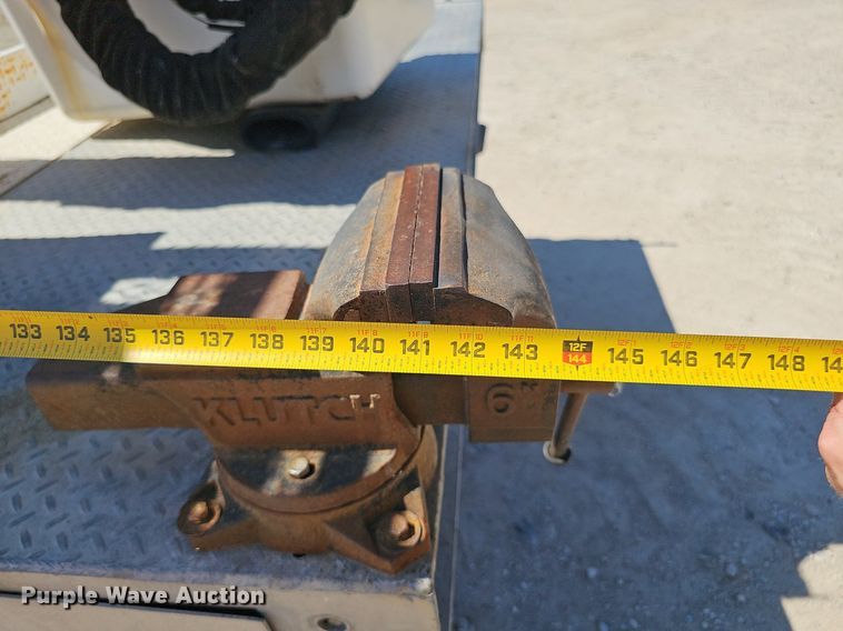 image for item DP6481 2004 Ford F550 Super Duty XL bucket truck