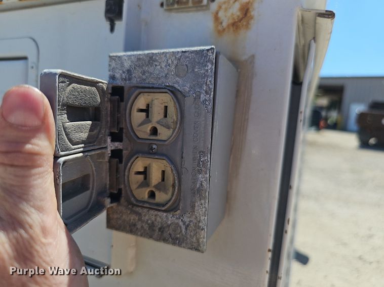 image for item DP6481 2004 Ford F550 Super Duty XL bucket truck