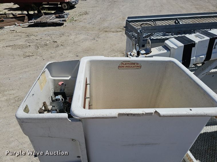 image for item DP6481 2004 Ford F550 Super Duty XL bucket truck