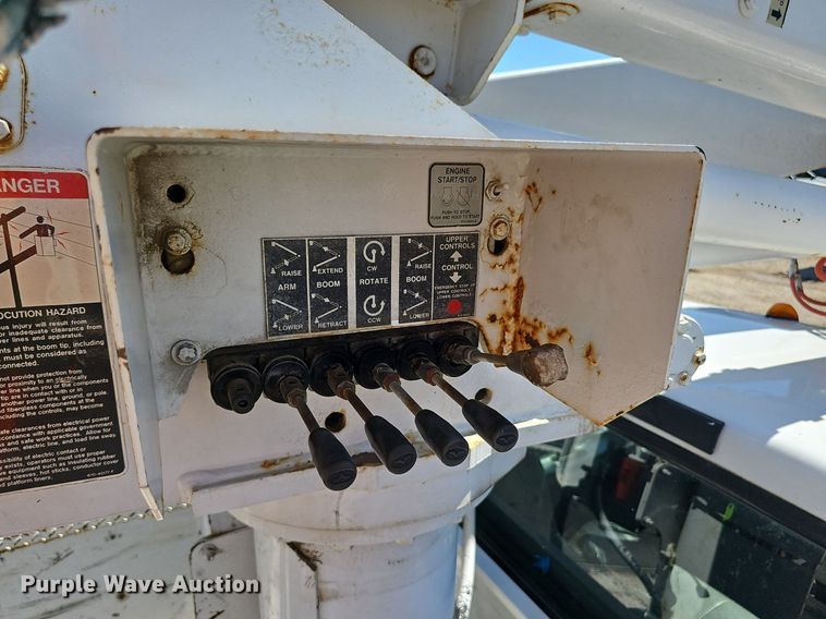 image for item DP6481 2004 Ford F550 Super Duty XL bucket truck