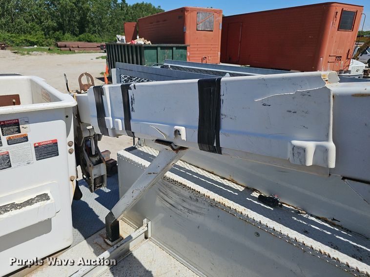 image for item DP6481 2004 Ford F550 Super Duty XL bucket truck