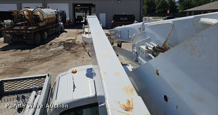 image for item DP6481 2004 Ford F550 Super Duty XL bucket truck