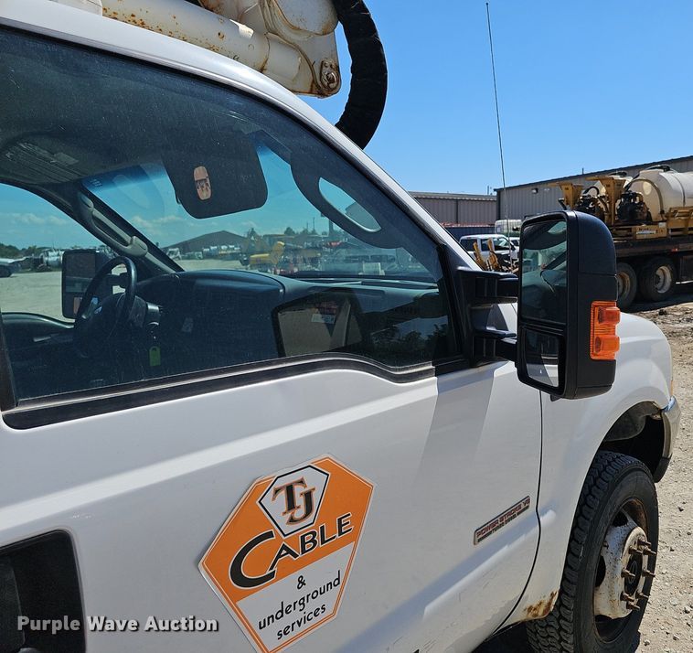 image for item DP6481 2004 Ford F550 Super Duty XL bucket truck