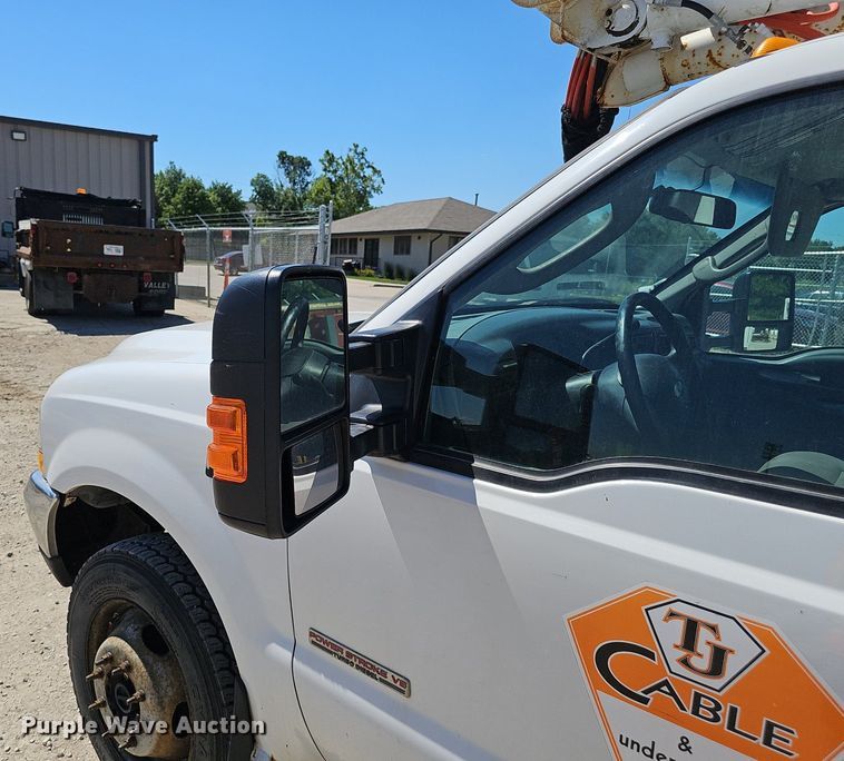 image for item DP6481 2004 Ford F550 Super Duty XL bucket truck