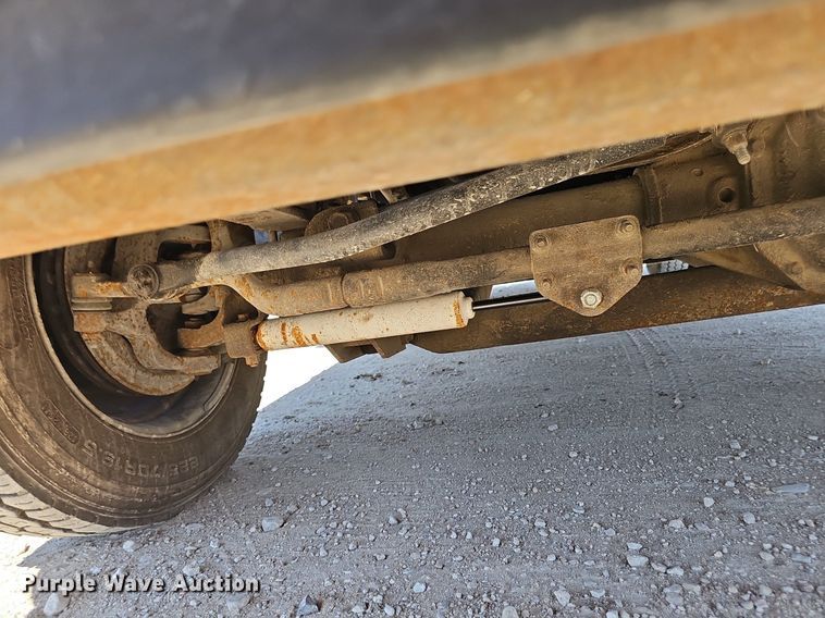 image for item DP6481 2004 Ford F550 Super Duty XL bucket truck