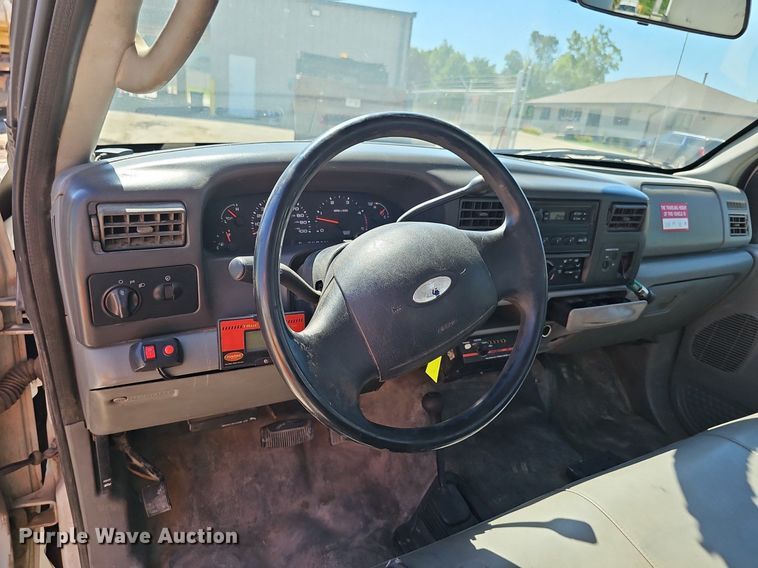 image for item DP6481 2004 Ford F550 Super Duty XL bucket truck