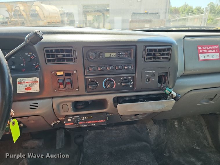 image for item DP6481 2004 Ford F550 Super Duty XL bucket truck