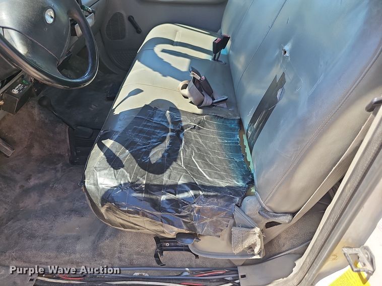 image for item DP6481 2004 Ford F550 Super Duty XL bucket truck