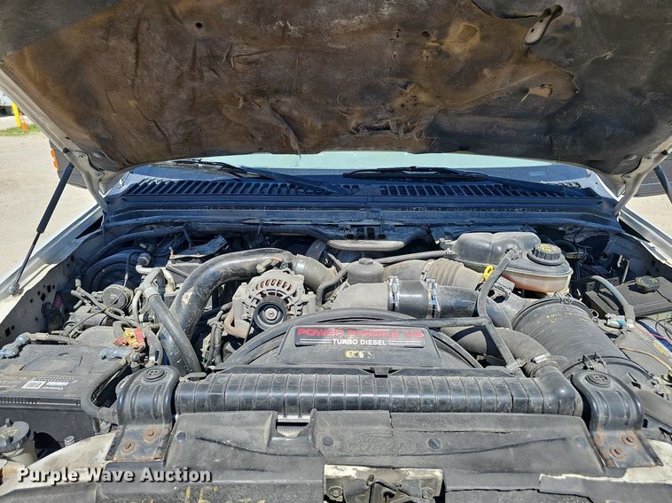 image for item DP6481 2004 Ford F550 Super Duty XL bucket truck