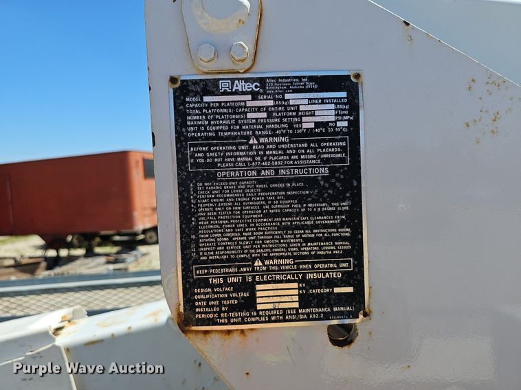 image for item DP6481 2004 Ford F550 Super Duty XL bucket truck