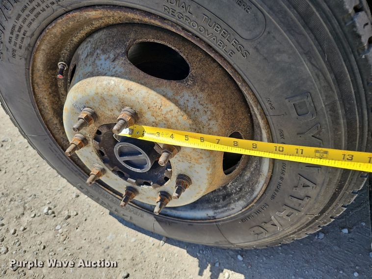 image for item DP6481 2004 Ford F550 Super Duty XL bucket truck