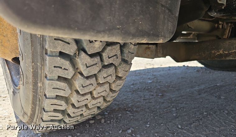 image for item DP6481 2004 Ford F550 Super Duty XL bucket truck