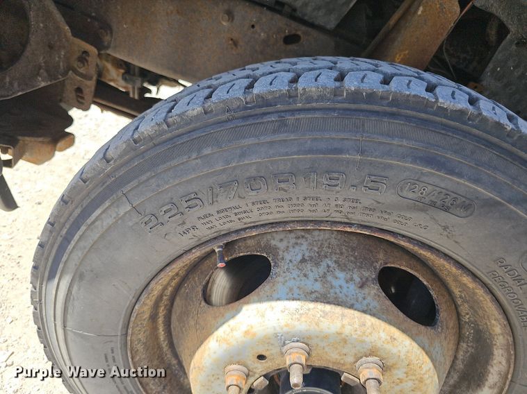 image for item DP6481 2004 Ford F550 Super Duty XL bucket truck