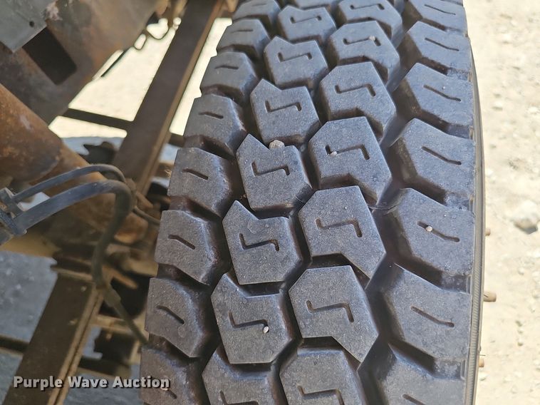 image for item DP6481 2004 Ford F550 Super Duty XL bucket truck