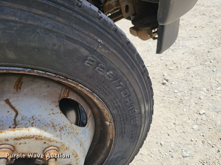 image for item DP6481 2004 Ford F550 Super Duty XL bucket truck