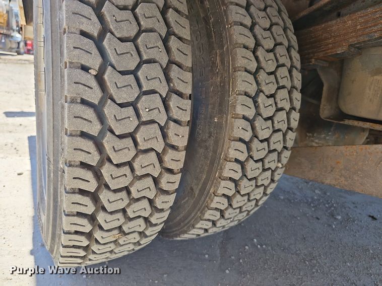 image for item DP6481 2004 Ford F550 Super Duty XL bucket truck