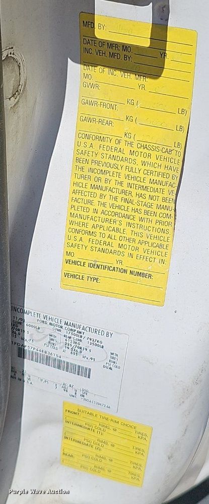 image for item DP6481 2004 Ford F550 Super Duty XL bucket truck