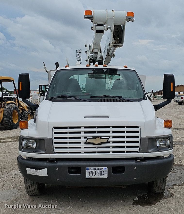 image for item DP6482 2005 Chevrolet C4500 bucket truck