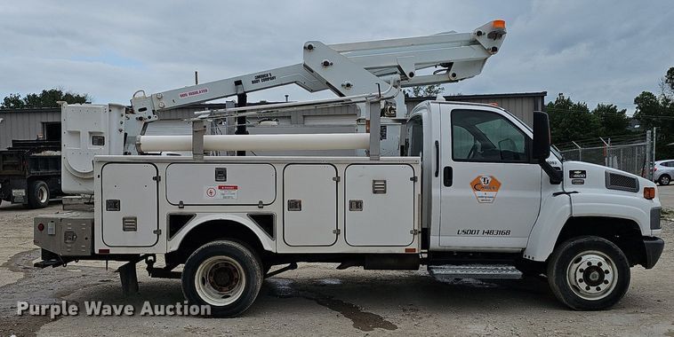 image for item DP6482 2005 Chevrolet C4500 bucket truck