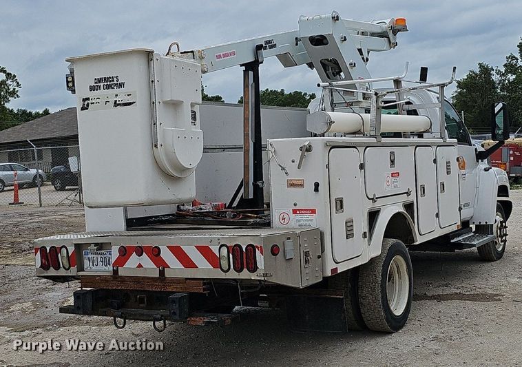 image for item DP6482 2005 Chevrolet C4500 bucket truck