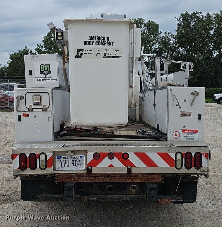 image for item DP6482 2005 Chevrolet C4500 bucket truck