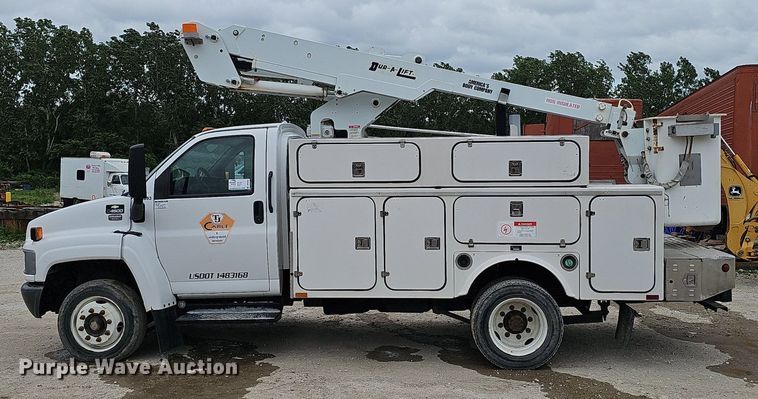 image for item DP6482 2005 Chevrolet C4500 bucket truck