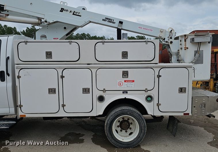 image for item DP6482 2005 Chevrolet C4500 bucket truck
