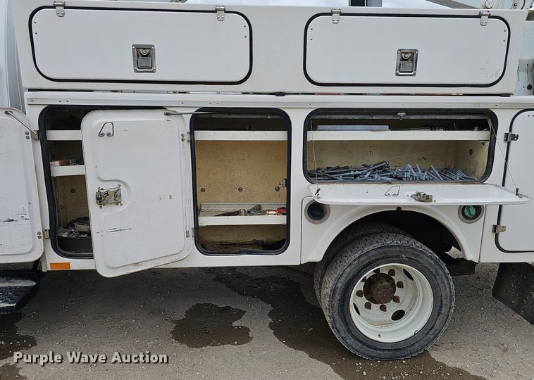 image for item DP6482 2005 Chevrolet C4500 bucket truck