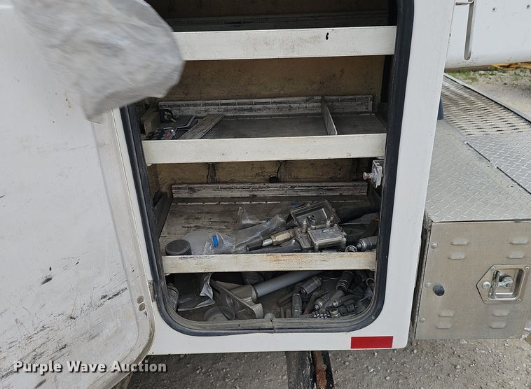 image for item DP6482 2005 Chevrolet C4500 bucket truck