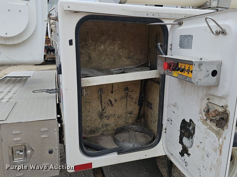 image for item DP6482 2005 Chevrolet C4500 bucket truck