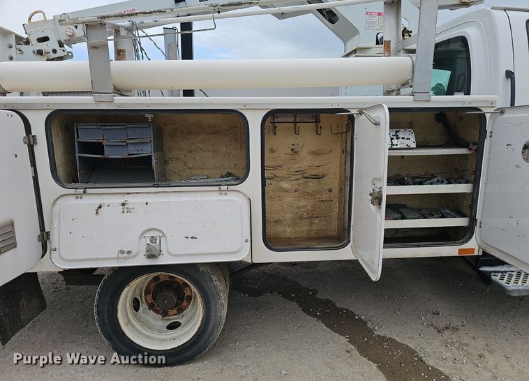 image for item DP6482 2005 Chevrolet C4500 bucket truck