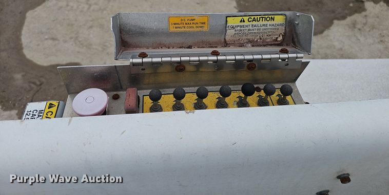 image for item DP6482 2005 Chevrolet C4500 bucket truck