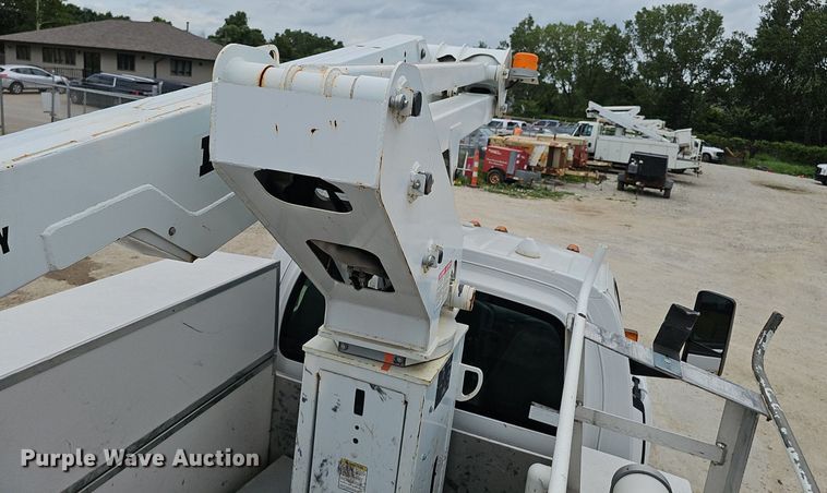 image for item DP6482 2005 Chevrolet C4500 bucket truck