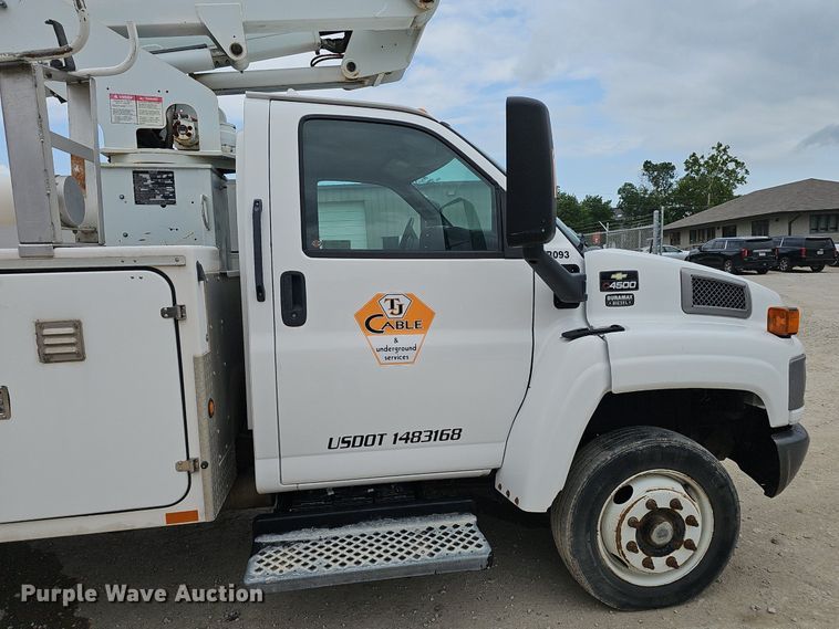 image for item DP6482 2005 Chevrolet C4500 bucket truck