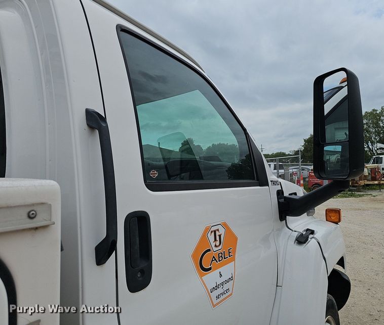 image for item DP6482 2005 Chevrolet C4500 bucket truck