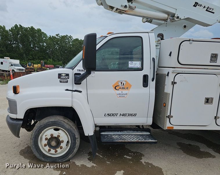 image for item DP6482 2005 Chevrolet C4500 bucket truck