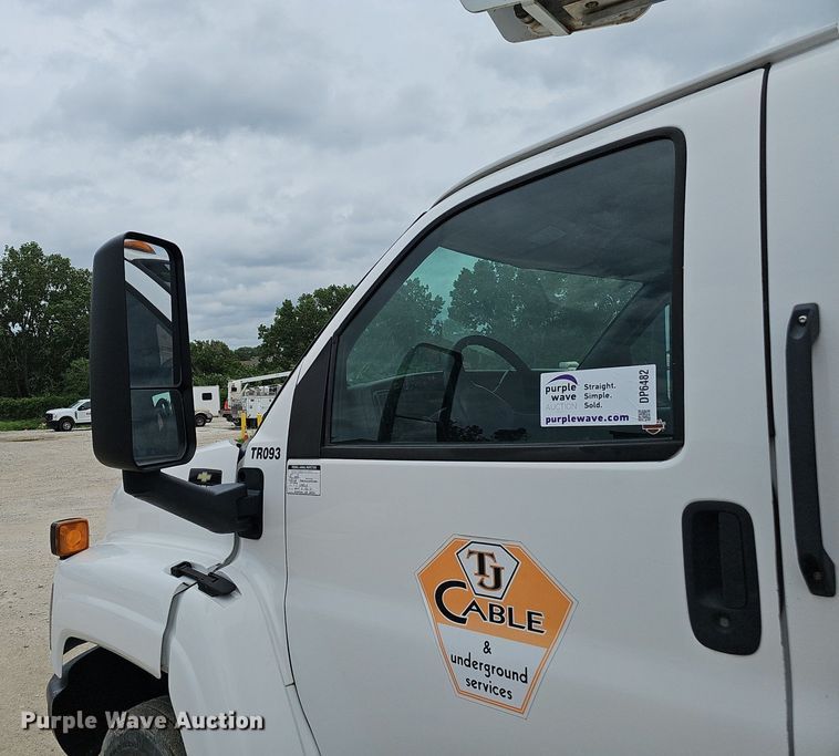 image for item DP6482 2005 Chevrolet C4500 bucket truck