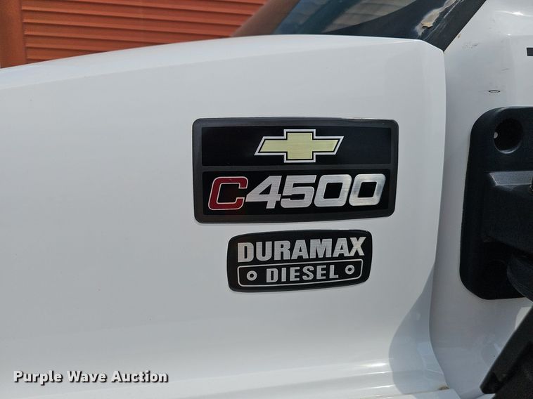 image for item DP6482 2005 Chevrolet C4500 bucket truck
