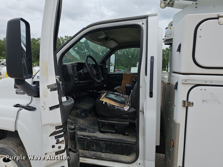 image for item DP6482 2005 Chevrolet C4500 bucket truck