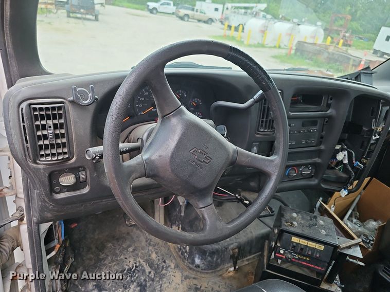 image for item DP6482 2005 Chevrolet C4500 bucket truck