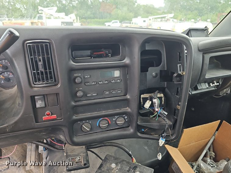 image for item DP6482 2005 Chevrolet C4500 bucket truck